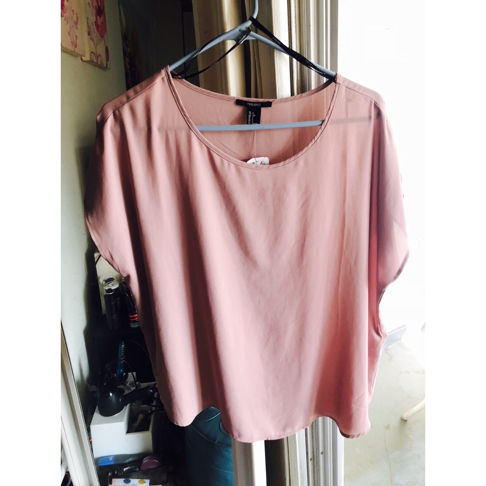 Pink shirt perfect for wearing to work 👩‍💼